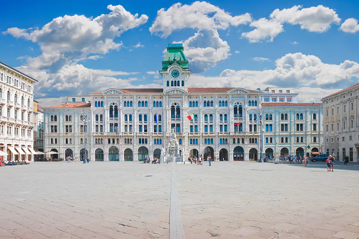 Piazza Unit&agrave; a Trieste Vienna ritrova il suo ''porto'': riprende la tratta ferroviaria con Trieste
