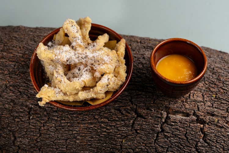 Trippa fritta con salsa cacio e pere Dispensa dei Mellini, a Roma la cucina gentile di Susanna Sipione