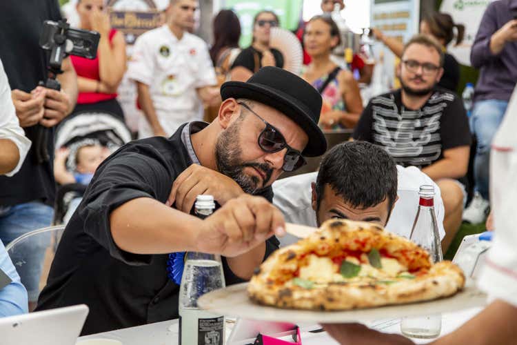 In due giorni sono state preparate pizze da 120 pizzaioli (Trofeo Pulcinella, tra i vincitori anche il giapponese Ken Imai)