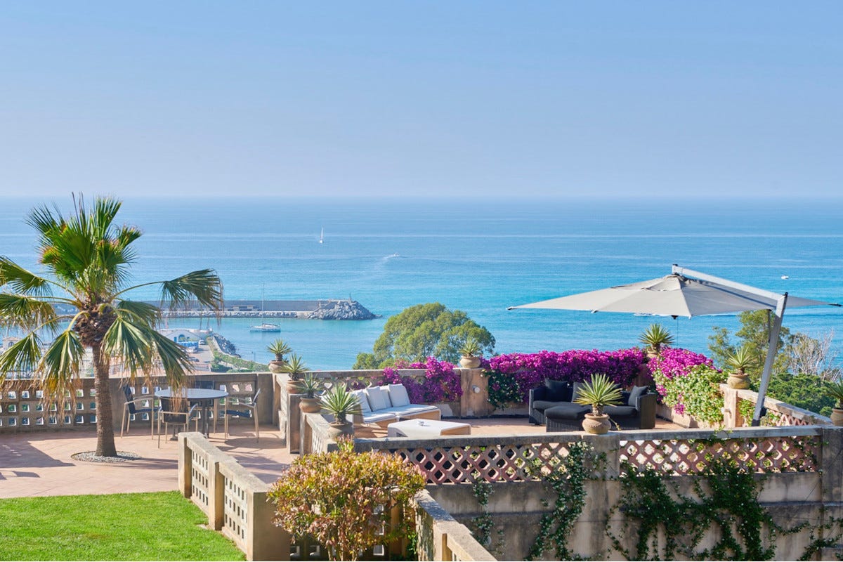 Villa Paola, terrazza affacciata sul mare di Tropea Villa Paola fuga di relax in un'oasi nel cuore di Tropea