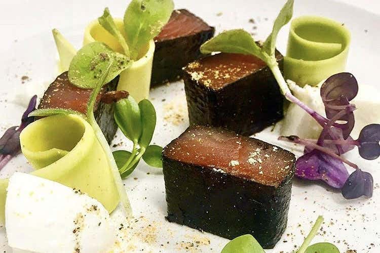 Trota marinata in alga nori con burrata e zucchina - Con Tesori d'acqua dolce Clarabella spinge il pesce lombardo