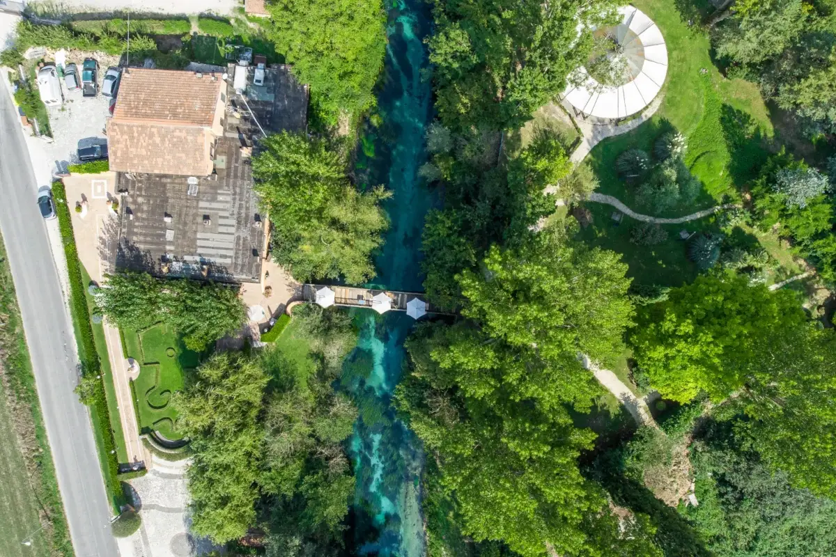 il ristorante La Trota visto dall'alto Passione e ricerca, la Trota meta ambita per la qualit&agrave; e il pesce d'acqua dolce