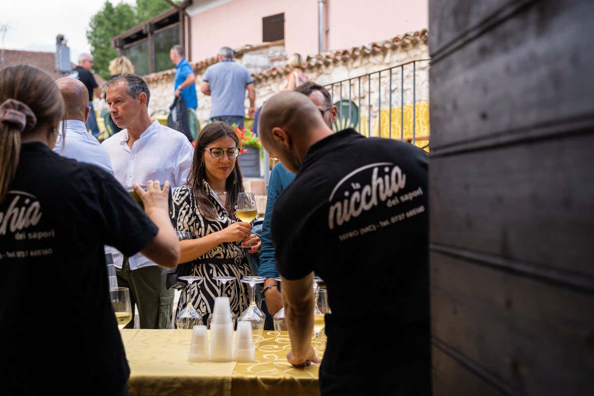 “La trota e il Verdicchio”, a Sefro torna l'evento dedicato ai sapori del borgo