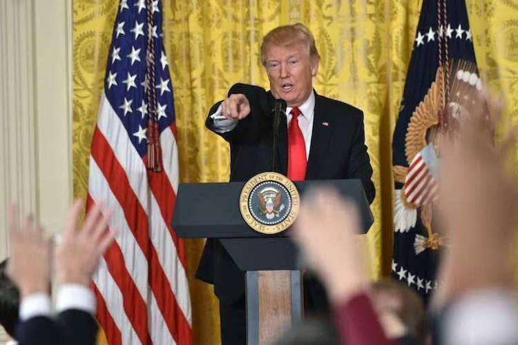 Trump: gli incontri con la stampa? Non meritano n&eacute; sforzi n&eacute; tempo