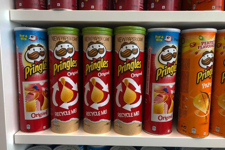 L'inconfondibile tubo delle Pringles - Pringles amiche dell'ambiente Così il tubo è pronto a cambiare