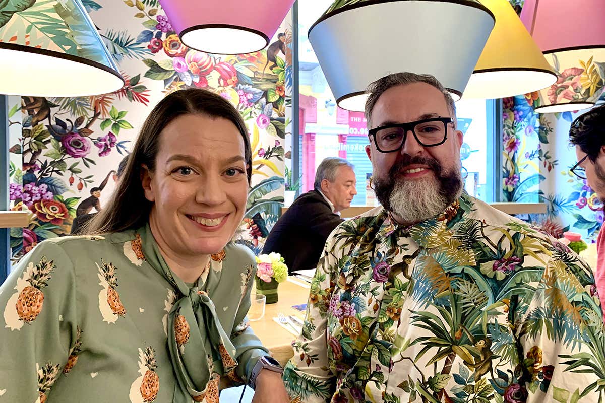 Tunde Pecsvari e Simone Guidarelli Macha Caf&egrave; si veste d&rsquo;arte