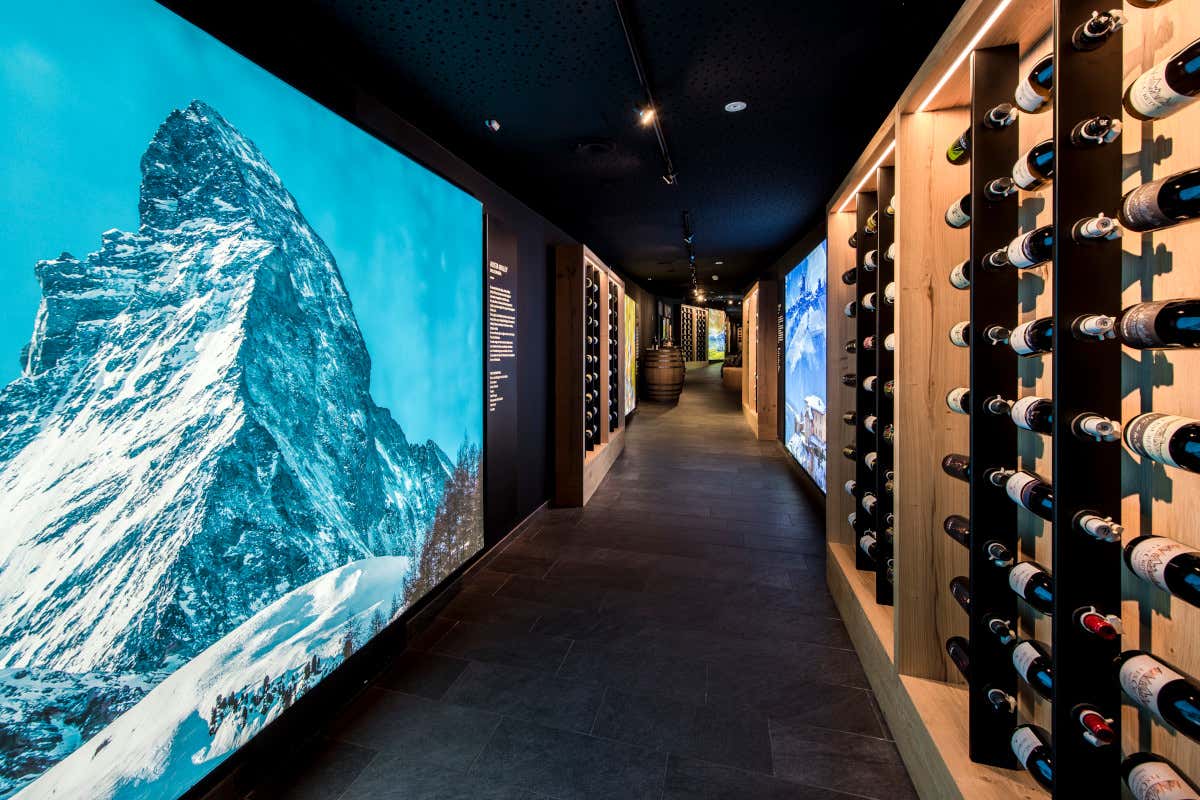 Il tunnel che collega le due strutture Lo Studio Bettiol Architecture proogetta l'Hotel Principe delle Nevi