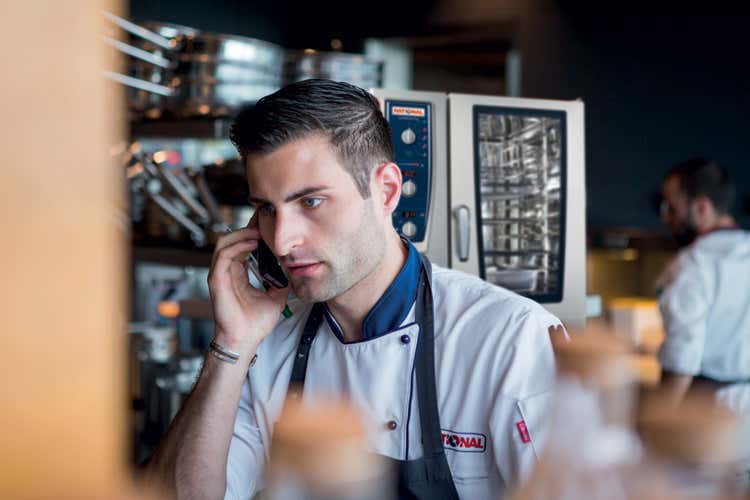 Oggi in cucina si lavora con attrezzature super tecnologiche (Turismo e ristorazione &Egrave; caccia ai giovani professionisti)