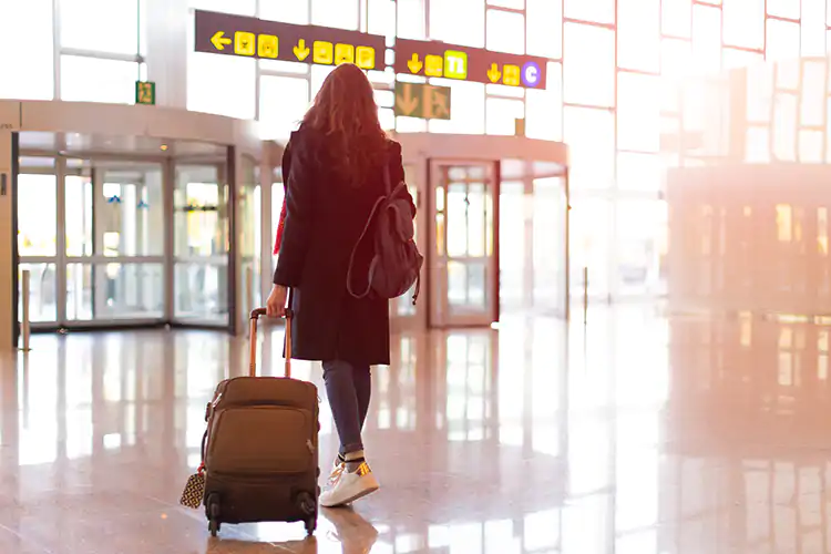 Gli americani vaccinati potranno viaggiare in Ue a partire da questa estate S&igrave; ai viaggi in estate in Europa per gli americani vaccinati