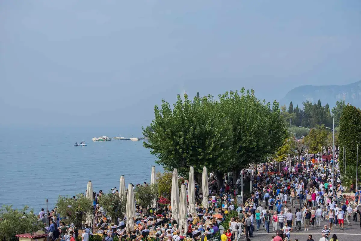 Lago di Garda pieno tra italiani e stranieri L'