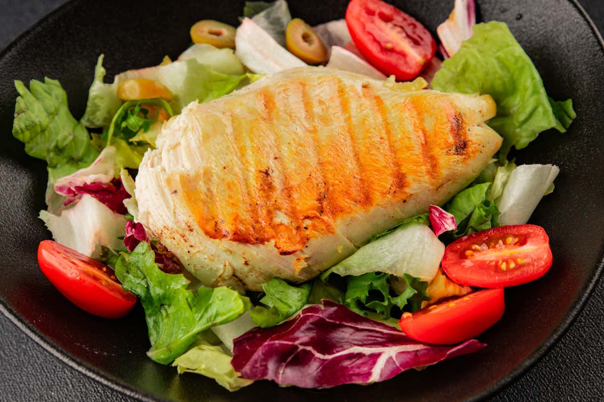 Here is the diet for those who work shifts in Horeca (especially in hotels) - Slow-release carbohydrates and lean proteins help maintain more stable energy levels Slow-release carbohydrates and lean proteins help maintain more stable energy levels