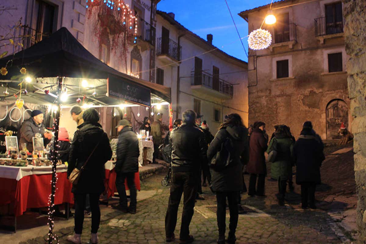 Il borgo di Tussio, in Abruzzo, a fine novembre si accende di Natale
