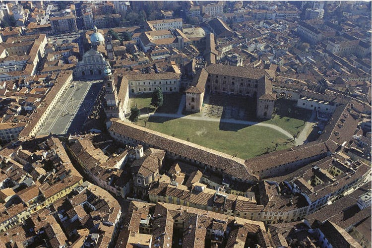 Una veduta aerea del borgo di Vigevano (Pv) (Tutela dei borghi lombardi Nuovo bando della Regione)