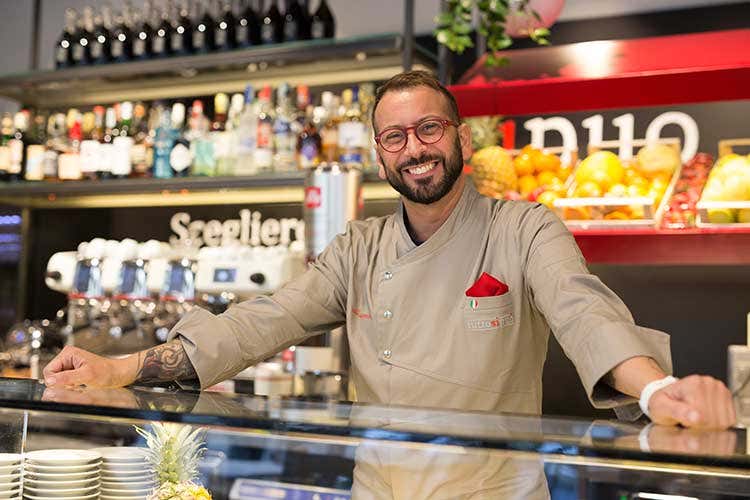 Alessandro Italiano (Scegliere, degustare, condividere A Milano apre Tutto si può) Alessandro Italiano (Scegliere, degustare, condividere A Milano apre Tutto si può)