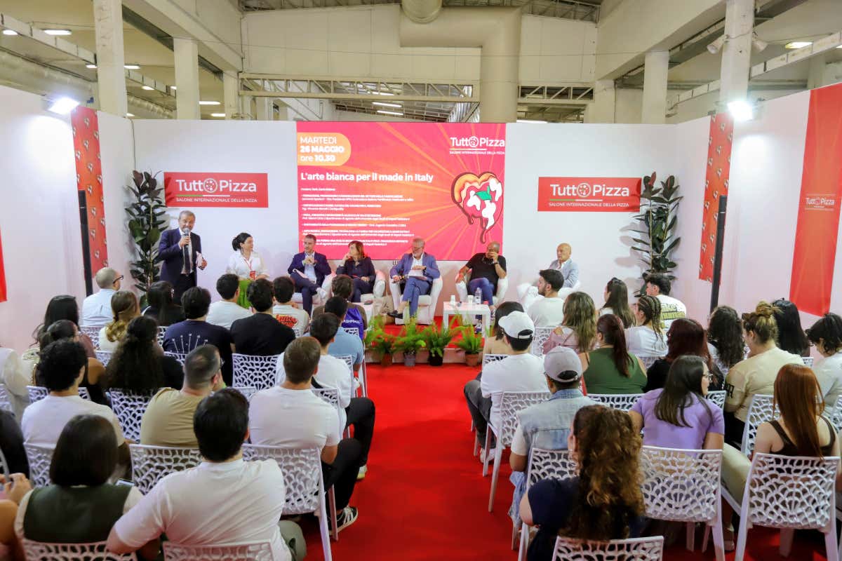 Tuttopizza 2026: Napoli guida il business mondiale della pizza italiana Tuttopizza 2026: Napoli guida il business mondiale della pizza italiana