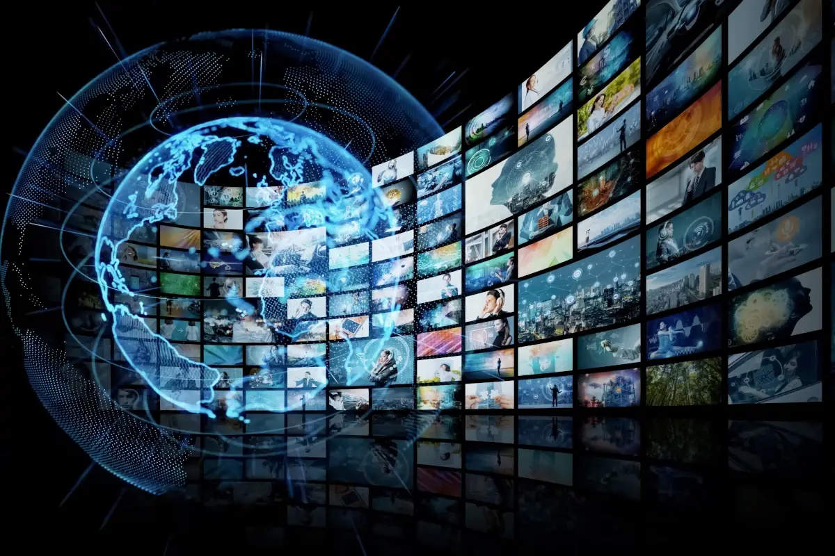 Switch off Tv: Ancra e Aires accanto a negozi e consumatori con un volantino informativo