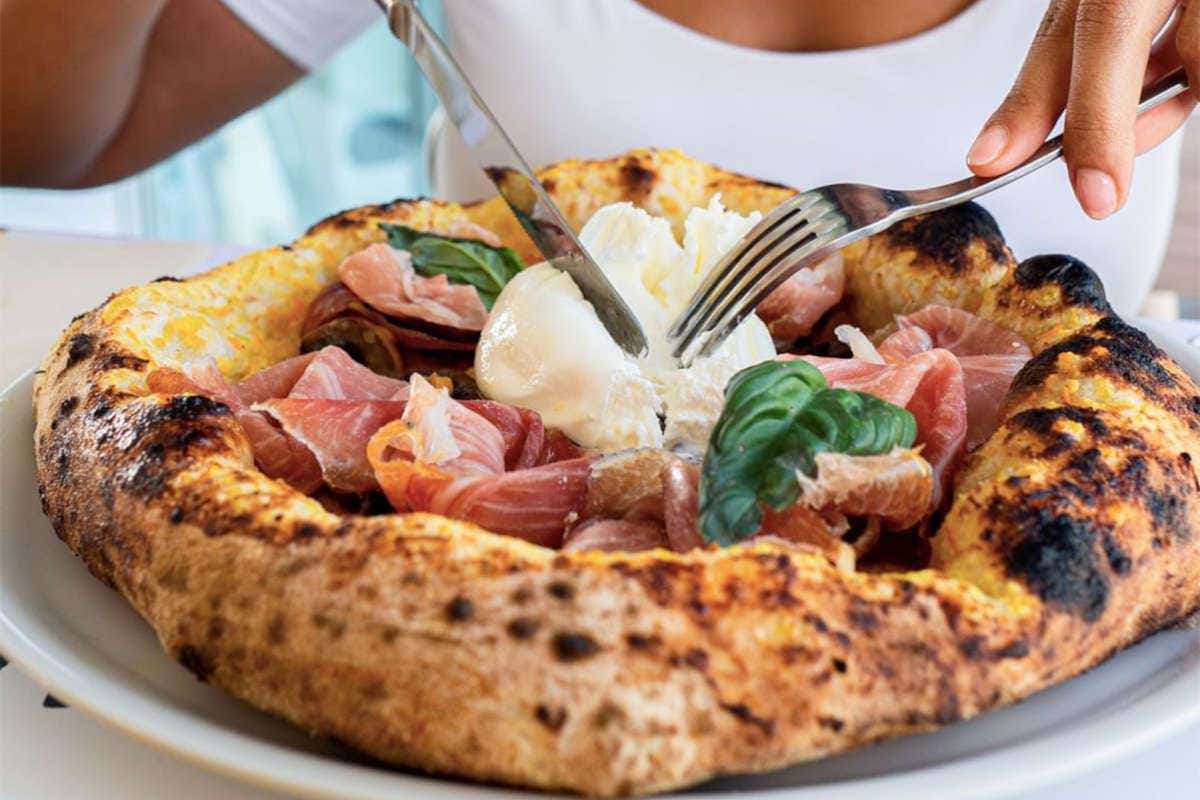 Prossima fermata: Stazione Lago! Tappa a Piana degli Albanesi tra pizza e carne