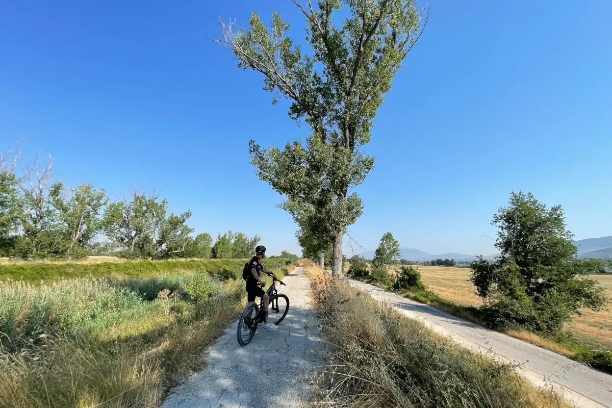 Una biciclettata tra le campagne umbre inaugura Frantoi Aperti&nbsp; Un giro in bici tra Assisi e Spoleto inaugura Frantoi Aperti in Umbria