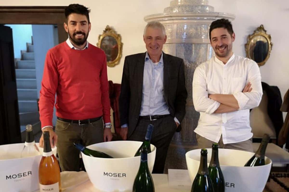 Francesco Moser con il figlio Carlo e il nipote, l'enologo Matteo Exploit del Trentodoc a Villa Farsetti