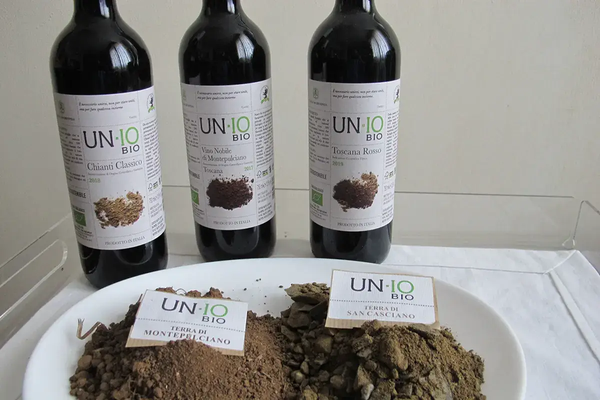 Le tre etichette proposte all'esordio Toscana, due cooperative unite per un progetto di vino biologico