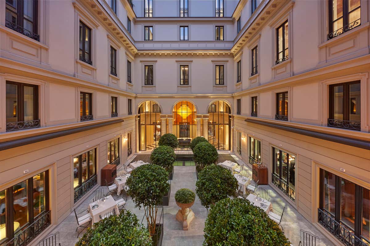 L'elegante esterno del Seta Restaurant di Milano