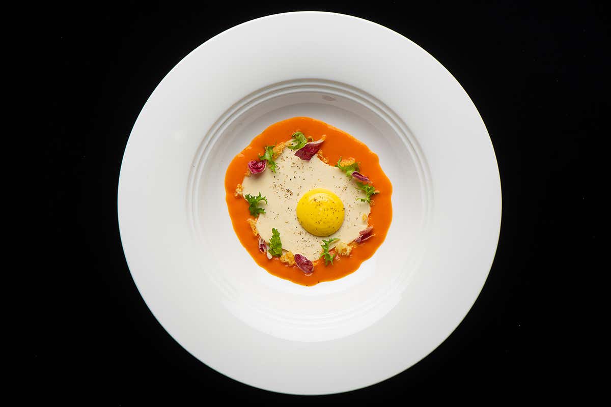 Uovo al pomodoro al tegamino In cucina alla scoperta del menu di Pasqua Uovo al pomodoro al tegamino In cucina alla scoperta del menu di Pasqua