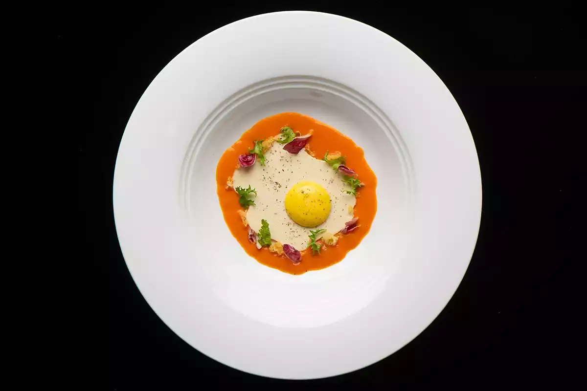 Uovo al pomodoro al tegamino In cucina alla scoperta del menu di Pasqua