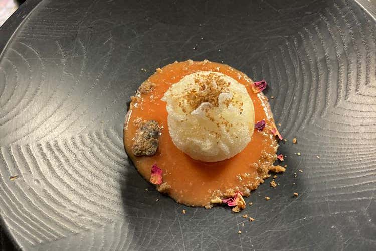 L’uovo pochè con panatura croccante di riso su un gaspacho di fragole Un uovo speiale cucinato online per i 7 anni del The Egg di Batavia L’uovo pochè con panatura croccante di riso su un gaspacho di fragole Un uovo speiale cucinato online per i 7 anni del The Egg di Batavia