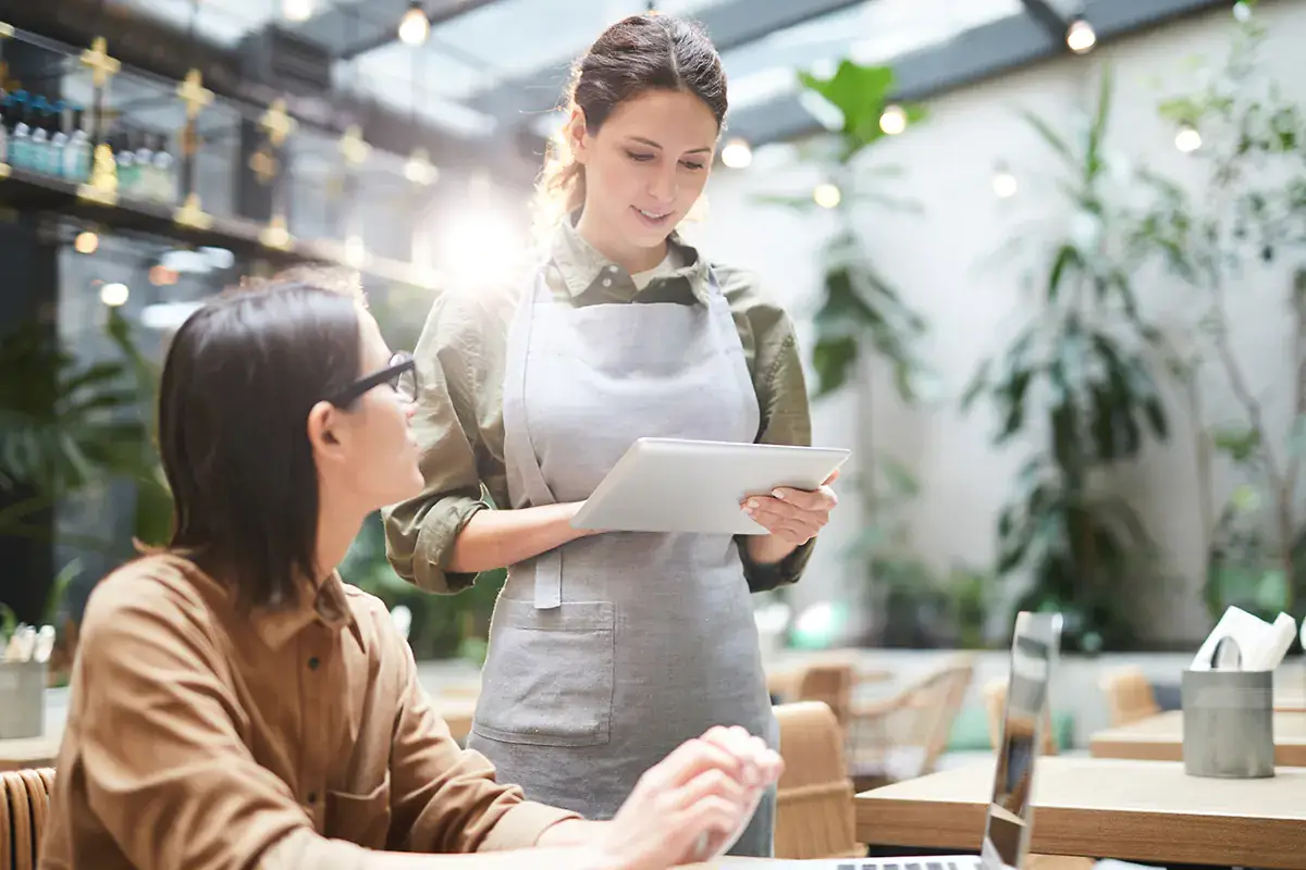 Il segreto dell'up selling? Far capire al cliente che una spesa extra equivale a un maggior valore aggiunto Vendere di pi&ugrave; per soddisfare cliente e ristoratore, i segreti dell'&pound;$up selling$&pound;