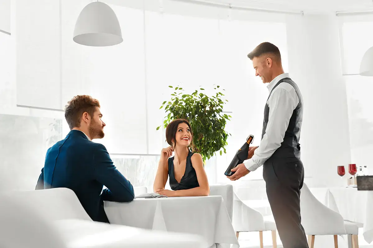 Con il linguaggio giusto anche l'up selling diventa pi&ugrave; facile Vendere di pi&ugrave; per soddisfare cliente e ristoratore, i segreti dell'&pound;$up selling$&pound;