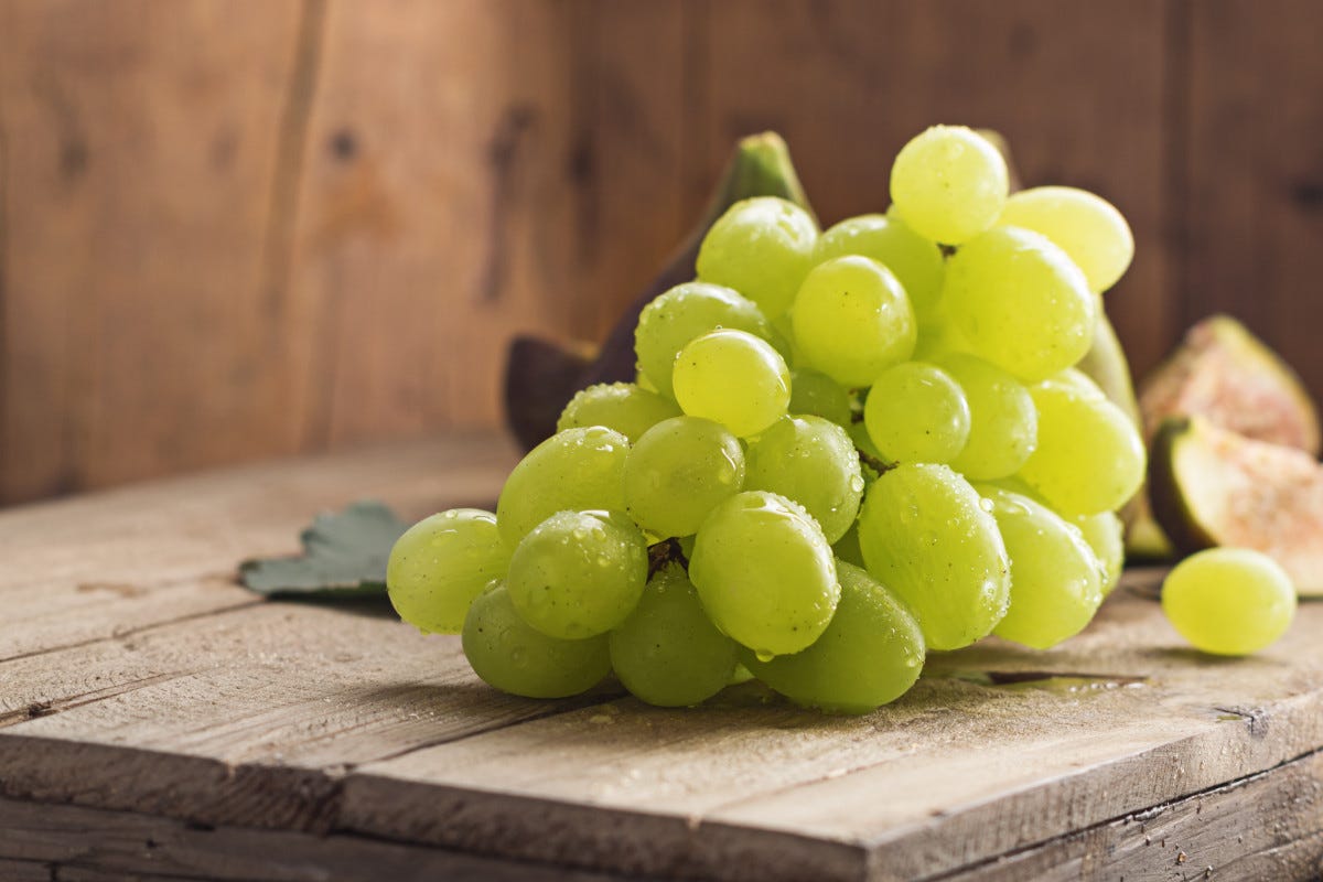 Perché fa bene mangiare l'uva? 