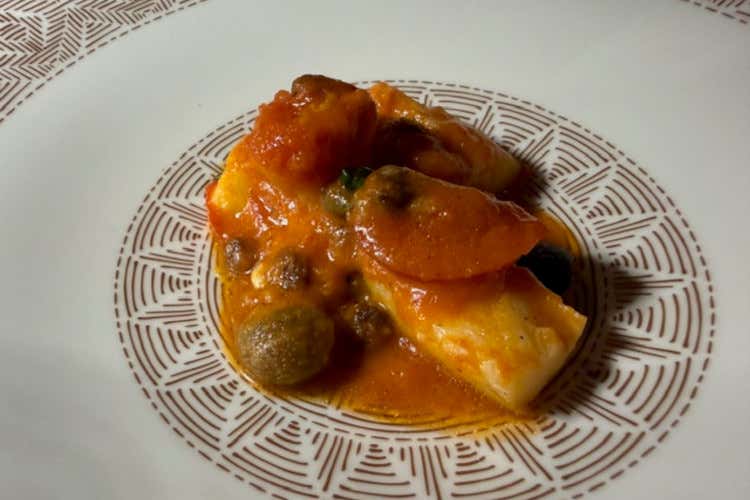 Il baccalà Giraldo all’eoliana, con olive e capperi