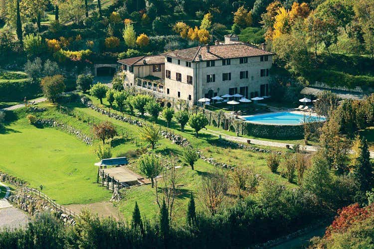 Una veduta aerea di Villa Arcadio (Una vacanza a Sal&ograve; sulle tracce di D'Annunzio)