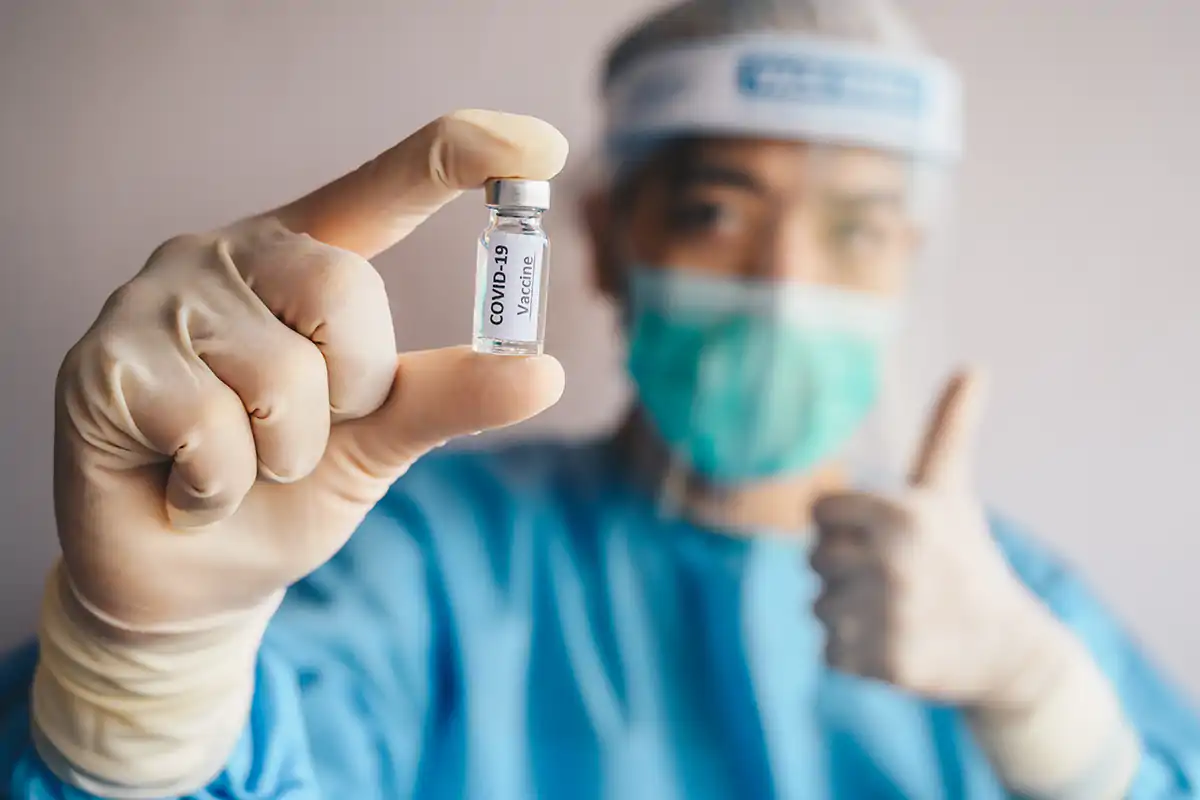 Presro al via le vaccinazioni sui luoghi di lavoro Vaccinazioni in azienda al via, firmato il protocollo