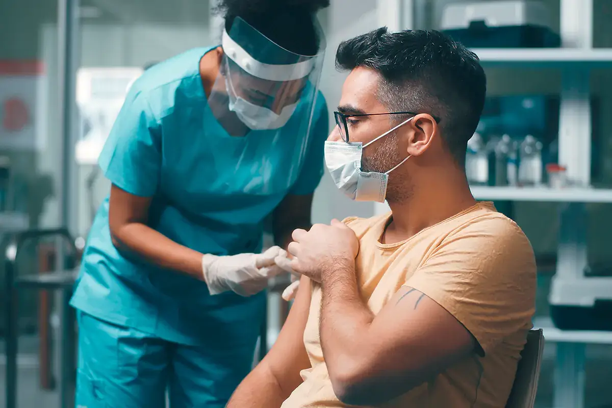 Gli italiano con almeno una dose di vaccino sono l'86% della popolazione over 12 L'86% della popolazione vaccinata con una dose, la Delta Plus non preoccupa