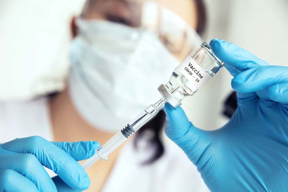 10 milioni le dosi di vaccino somministrate in Italia dall'inizio della campagna vaccinale Italia, 10 milioni di vaccini effettuati. Ma il ritmo rimane lento