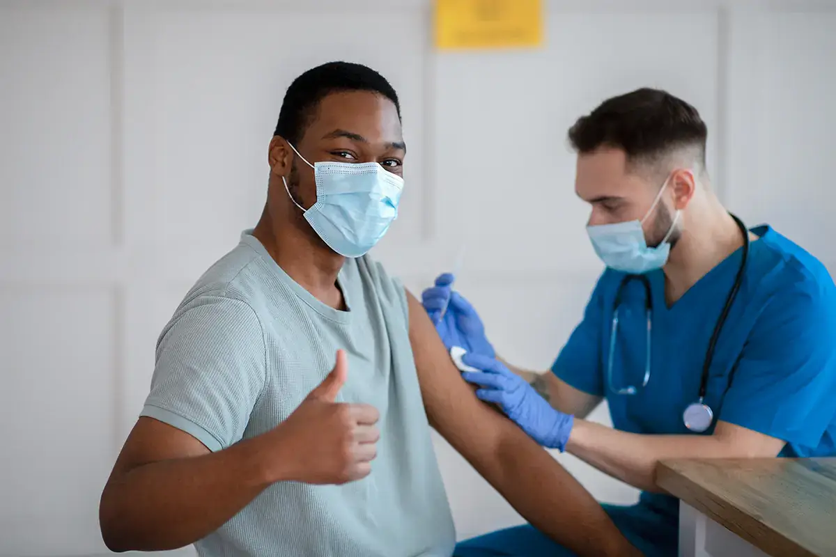 La campagna vaccinale ha raggiunto il 73,5% di persone con due dosi Velocit&agrave; dei contagi in diminuzione: Rt a 0,92. Solo la Sicilia resta gialla