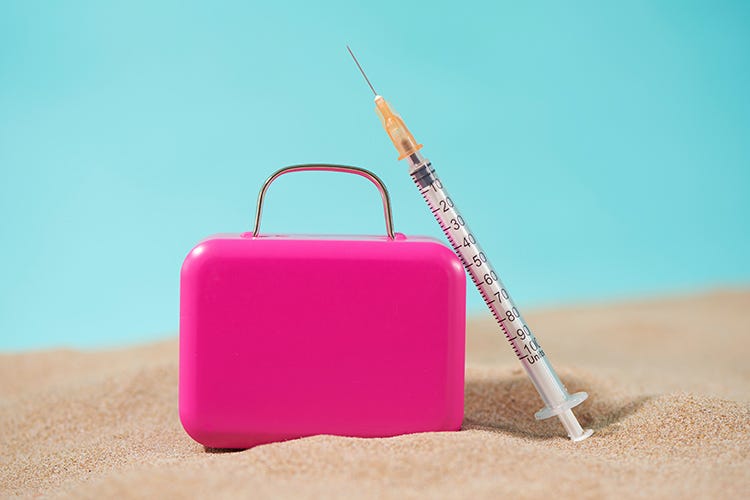 Vaccini in vacanza: sì o no? Per il generale Figliuolo si può fare, ma «non è una necessità Sui vaccini in vacanza si ricrede anche Figliuolo. Ma servirà?