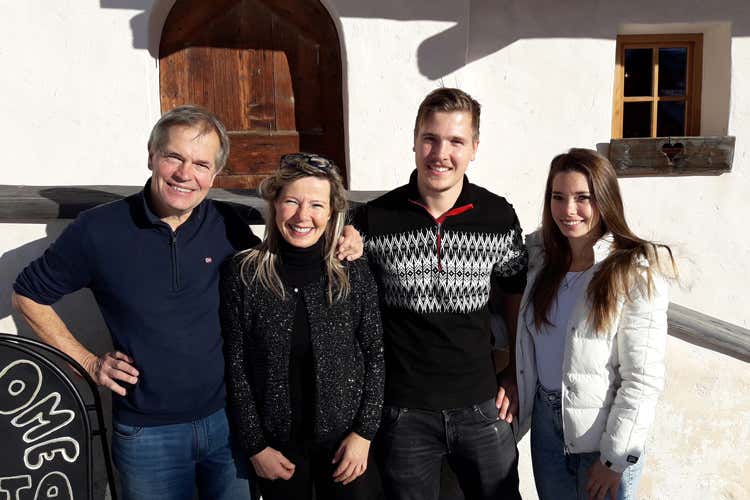I titolari del ristorante Costamula (La Val Gardena &egrave; la Valle del Natale)
