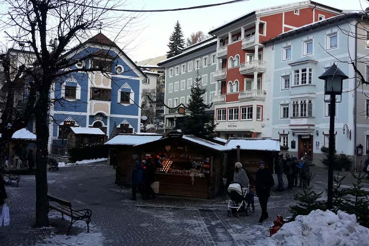 Il mercatino di Ortisei (La Val Gardena &egrave; la Valle del Natale)