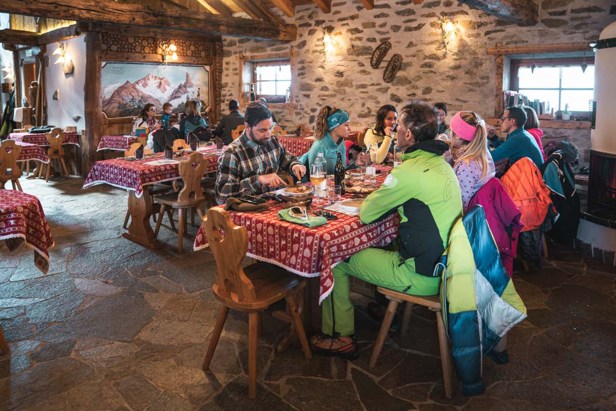La giornata sul ghiacciaio inizia con un'abbondante colazione
