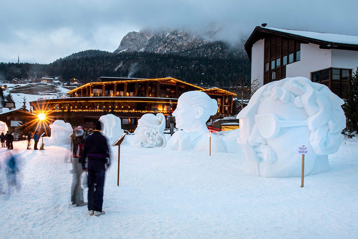 Premiata in Val Gardena una scultura di neve dedicata a Giorgio Moroder