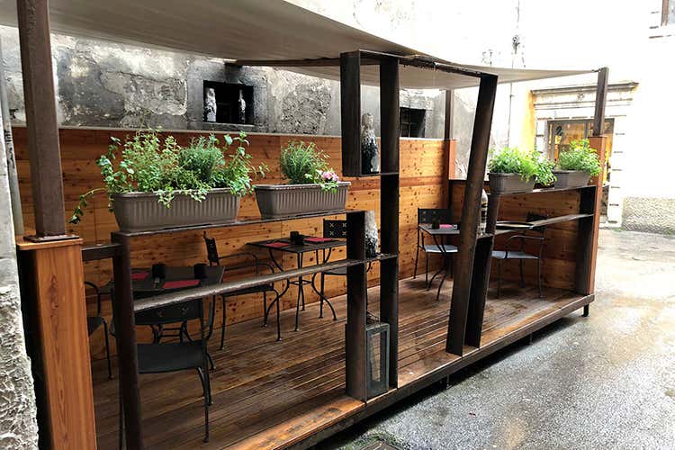 I tavoli all'aperto de Il Moretto 