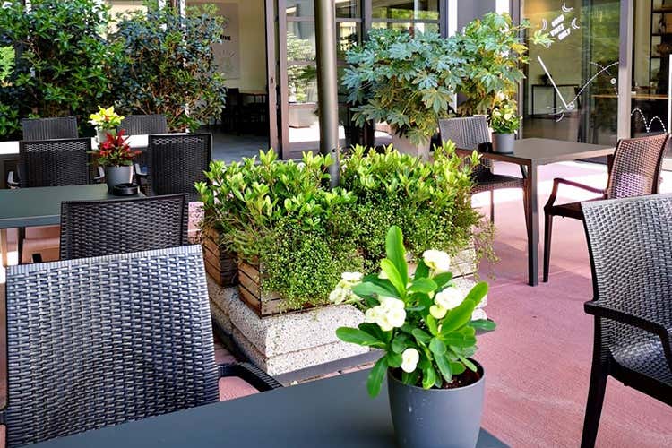 I tavoli all'aperto del Valbruna 