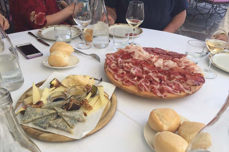 Salumi e formaggi piacentini, ottimi con i vini locali (Val d&rsquo;ArdaEscursioni tra vini e castelli)