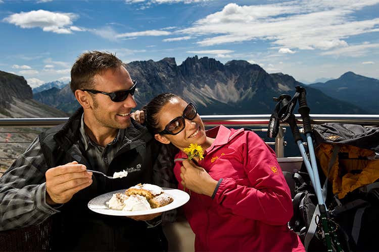 In Val d’Ega è sfida all’ultimo dessert Autentiche specialità in nove rifugi In Val d’Ega è sfida all’ultimo dessert Autentiche specialità in nove rifugi