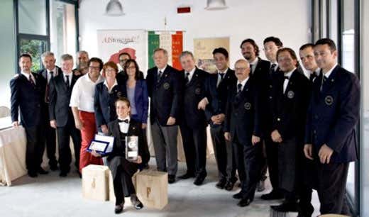 Nella foto:al centro seduta Valentina Merolli, dietro di lei l'assessore del Comune di Pietrasanta Daniela Ferrieri e il consigliere del Consorzio Franciacorta Emanuele Rabotti con Osvaldo Baroncelli, presidente Ais Toscana con la Giuria, alcuni delegati regionali e gli altri concorrenti Nella foto:al centro seduta Valentina Merolli, dietro di lei l'assessore del Comune di Pietrasanta Daniela Ferrieri e il consigliere del Consorzio Franciacorta Emanuele Rabotti con Osvaldo Baroncelli, presidente Ais Toscana con la Giuria, alcuni delegati regionali e gli altri concorrenti