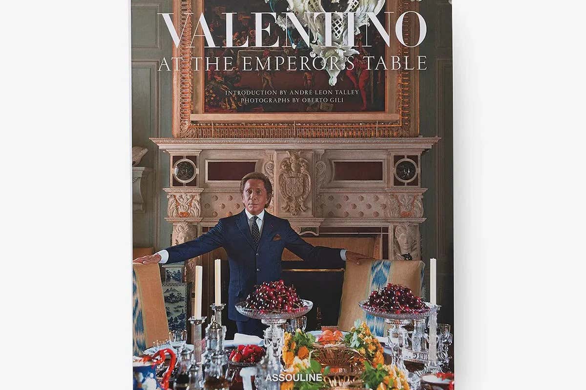 La copertina del libro "At the Emperor’s table"