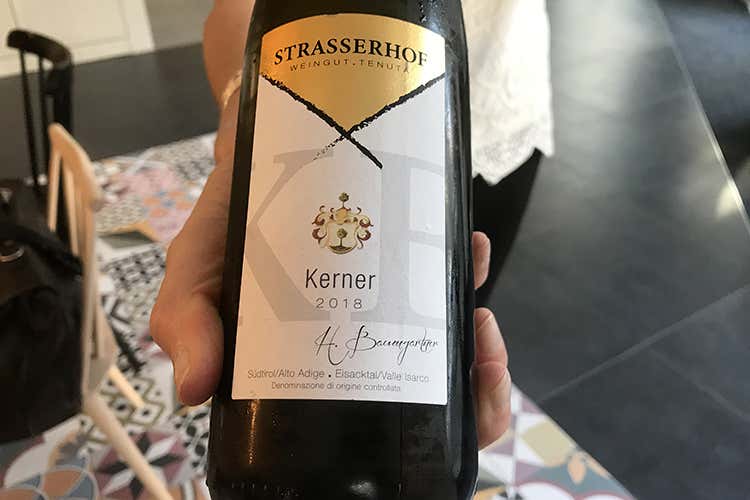Kerner 2018 Stratterhof (Valle Isarco, le cantine fanno rete per promuovere vini e territorio) Kerner 2018 Stratterhof (Valle Isarco, le cantine fanno rete per promuovere vini e territorio)