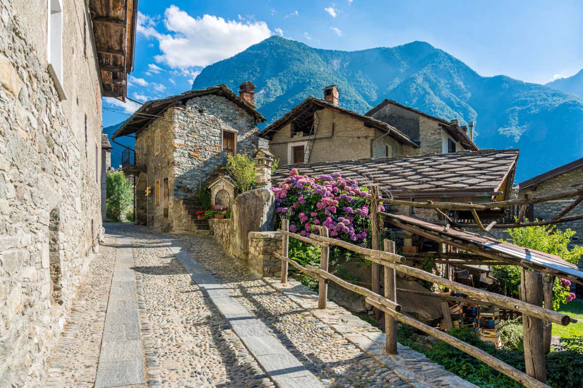 Formaggi, salumi e vini tipici: la Valle d'Aosta dei borghi oltre le piste da sci